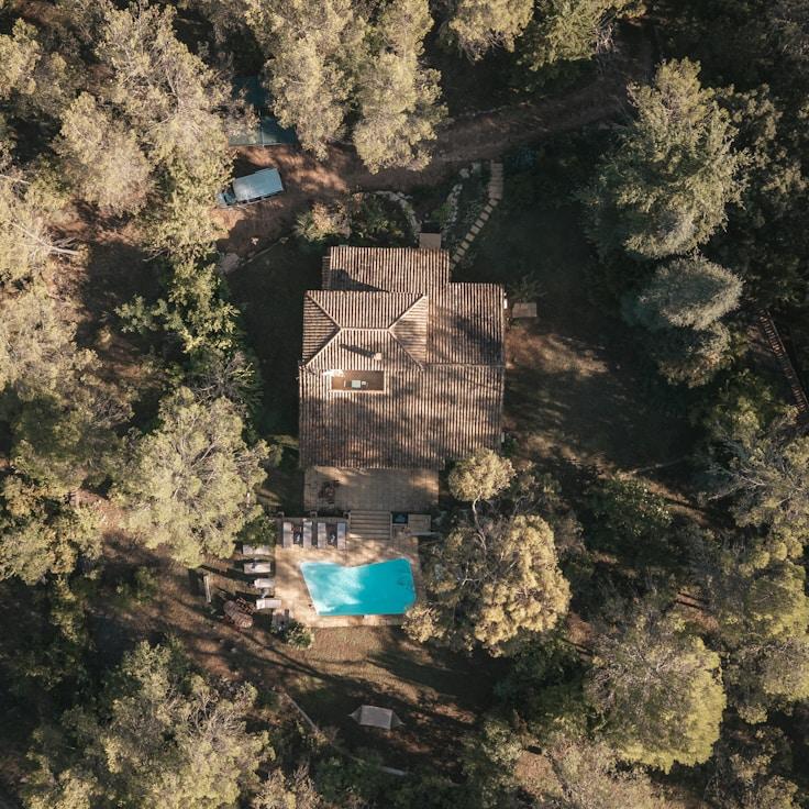 Outdoor terrace seating suitable for families in Lisbon